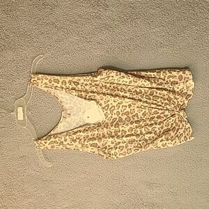 NWT Wonderly Short Sleeve V-Neck Top Size L SKU 013